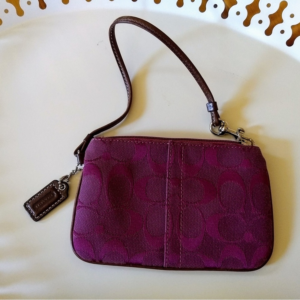 Coach Wristlet Signature C Canvas Purple / Maroon